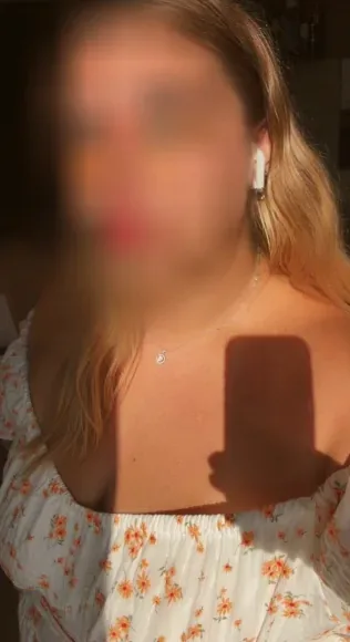 Amina, 27