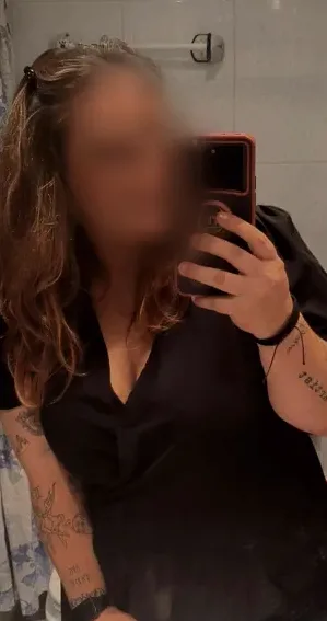 Amira, 35