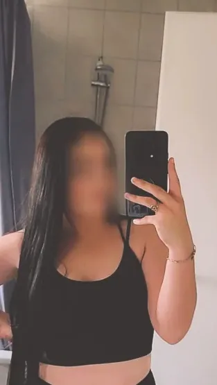 Anne, 28