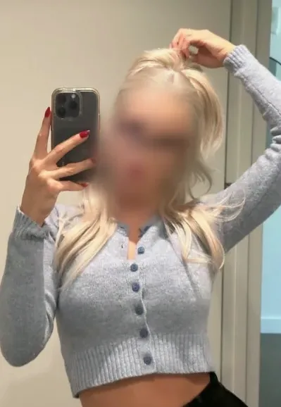 Camilla, 25
