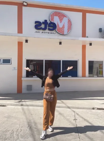 Ellen, 25