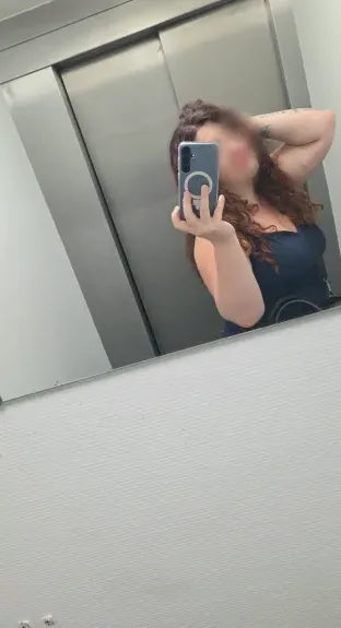 Emilie, 34