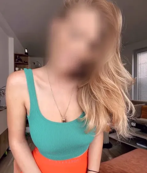 Ivana, 32