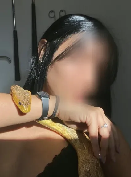 Jasmin, 27