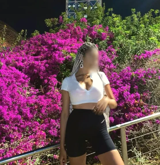 Nadia, 36