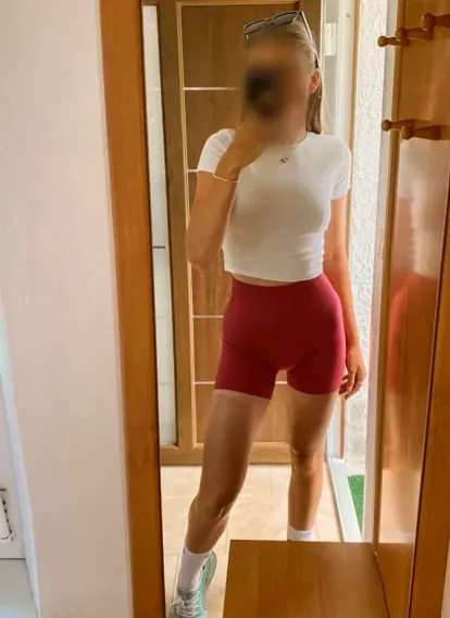 Nicoline, 27