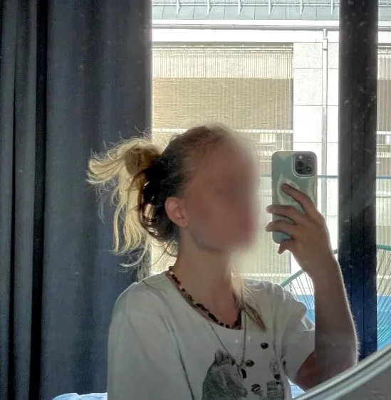 Nicoline, 19