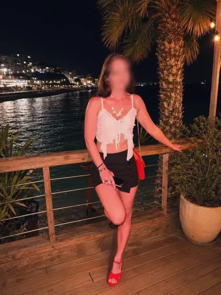 Rosa, 34